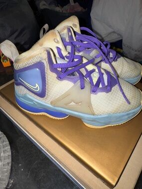 Nike Kids Sneakers in Purple and Beige with Blue Accents